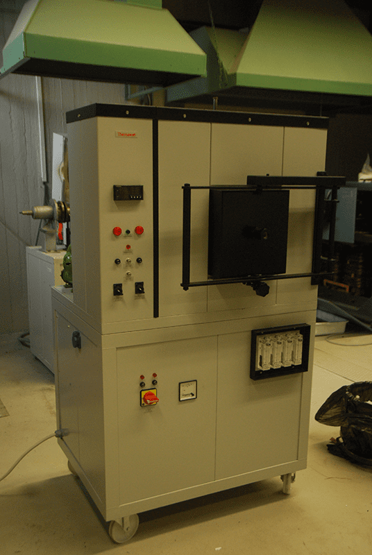 Laboratory furnaces and ovens 21